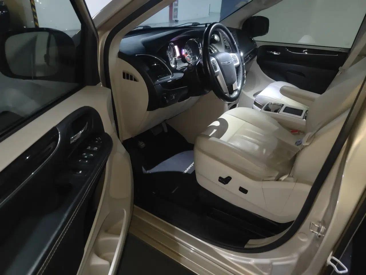 Chrysler Grand Voyager 2014 3.6L Comfort Edition — миниатюра 17