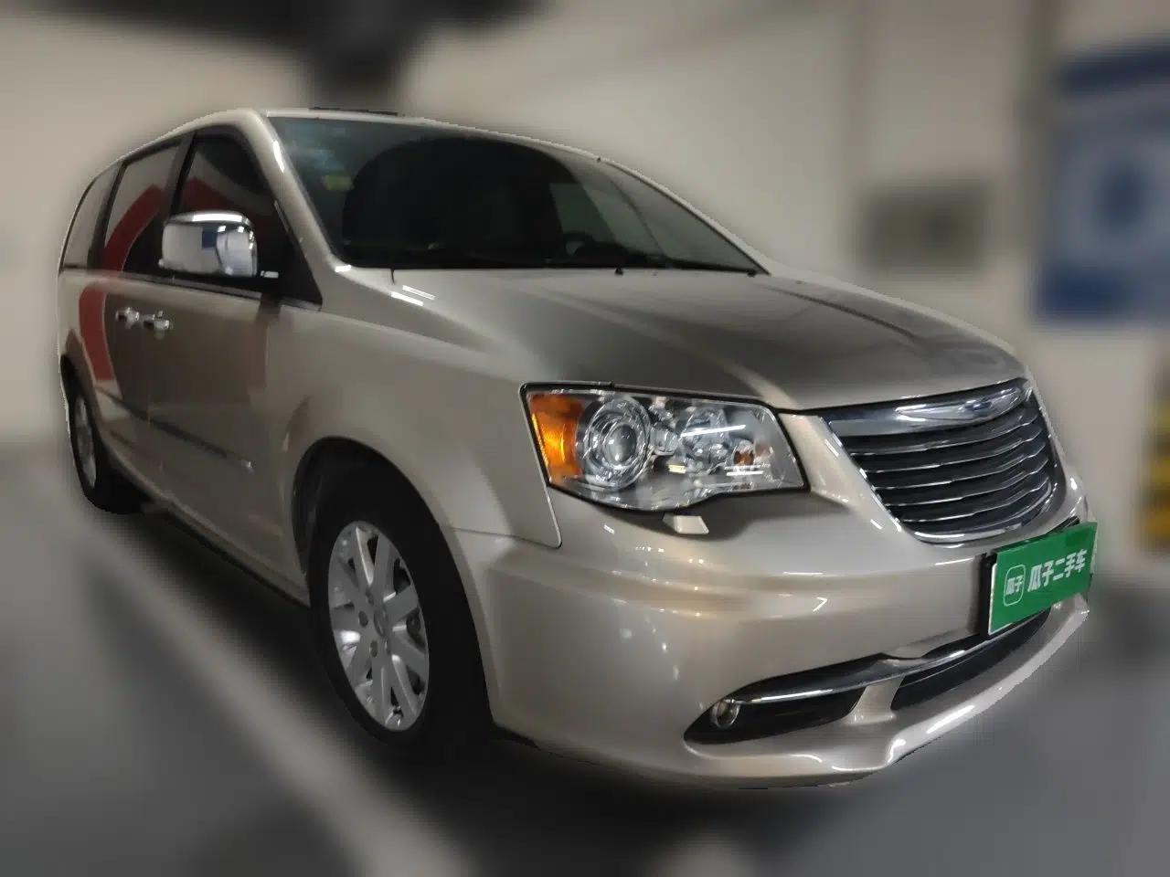 Chrysler Grand Voyager 2014 3.6L Comfort Edition — миниатюра 3