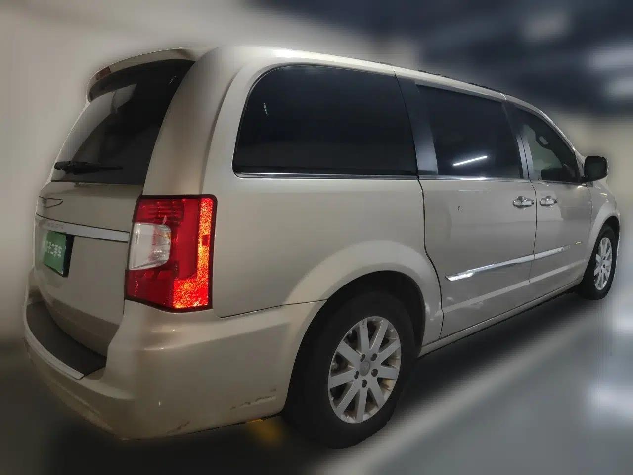 Chrysler Grand Voyager 2014 3.6L Comfort Edition — миниатюра 6