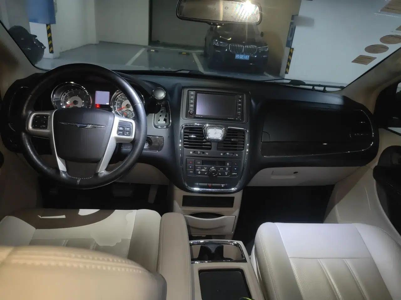 Chrysler Grand Voyager 2014 3.6L Comfort Edition — миниатюра 10