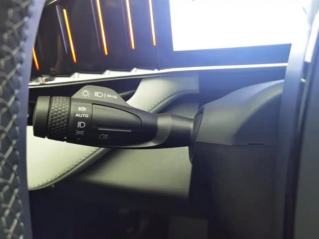 Geely Boyue L 2024 1.5TD DCT Premium Edition — миниатюра 21