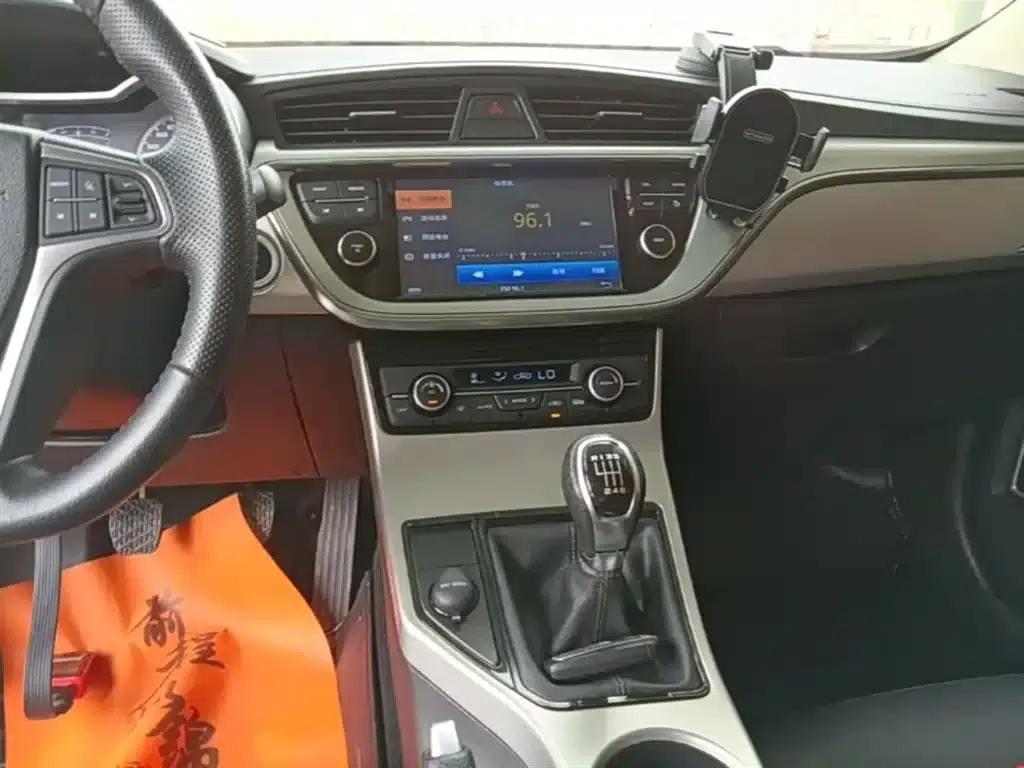 Geely Emgrand GL 2017 1.3T Manual Elite — миниатюра 13