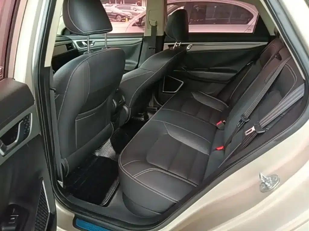 Geely Emgrand GL 2017 1.3T Manual Elite — миниатюра 17
