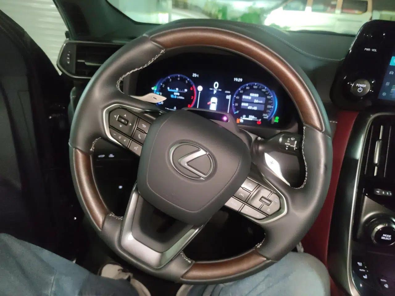 Lexus LX 2025 700h Lingjie Edition — миниатюра 11