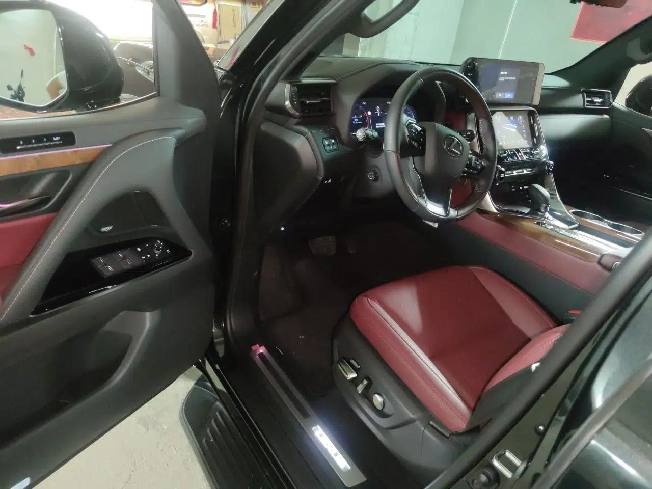 Lexus LX 2025 700h Lingjie Edition — миниатюра 17