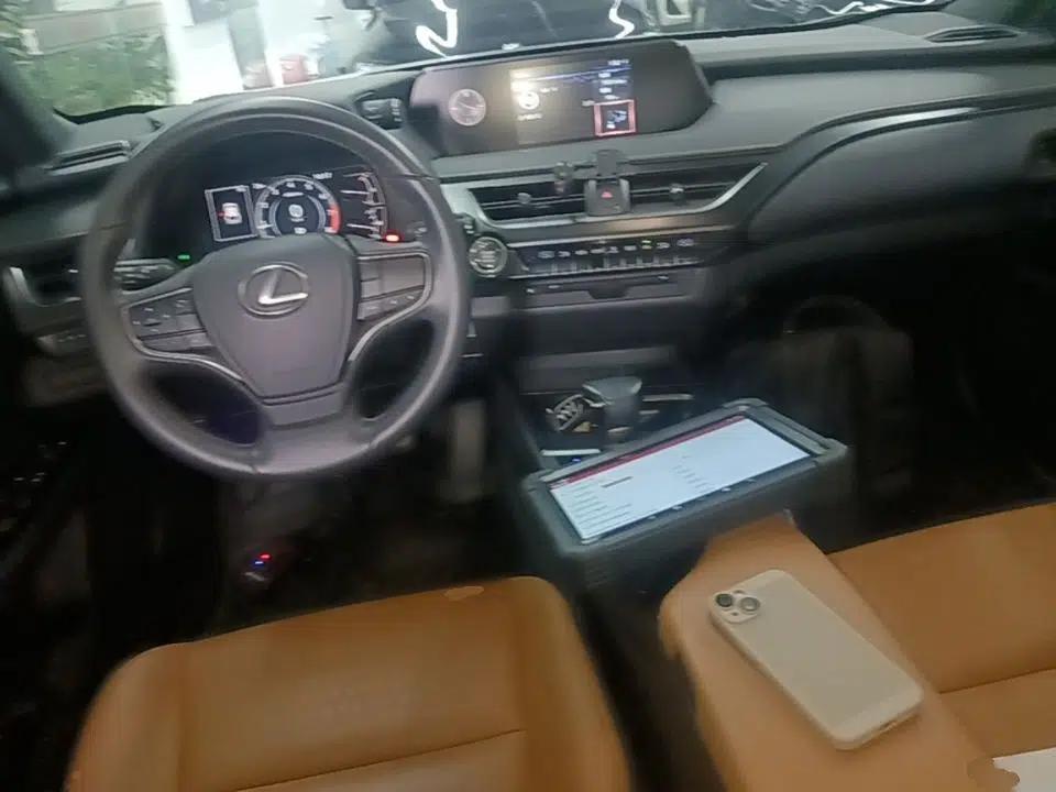Lexus UX 2020 200 Special Edition — миниатюра 12