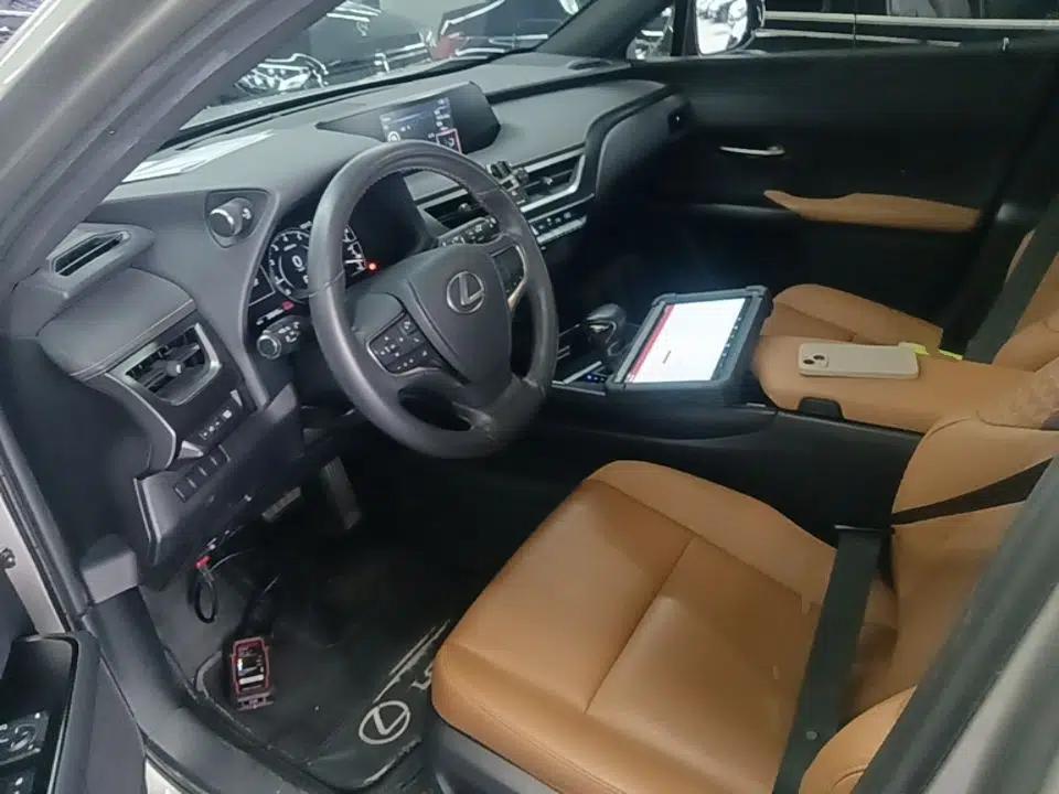 Lexus UX 2020 200 Special Edition — миниатюра 17