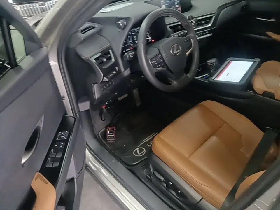 Lexus UX 2020 200 Special Edition — миниатюра 18