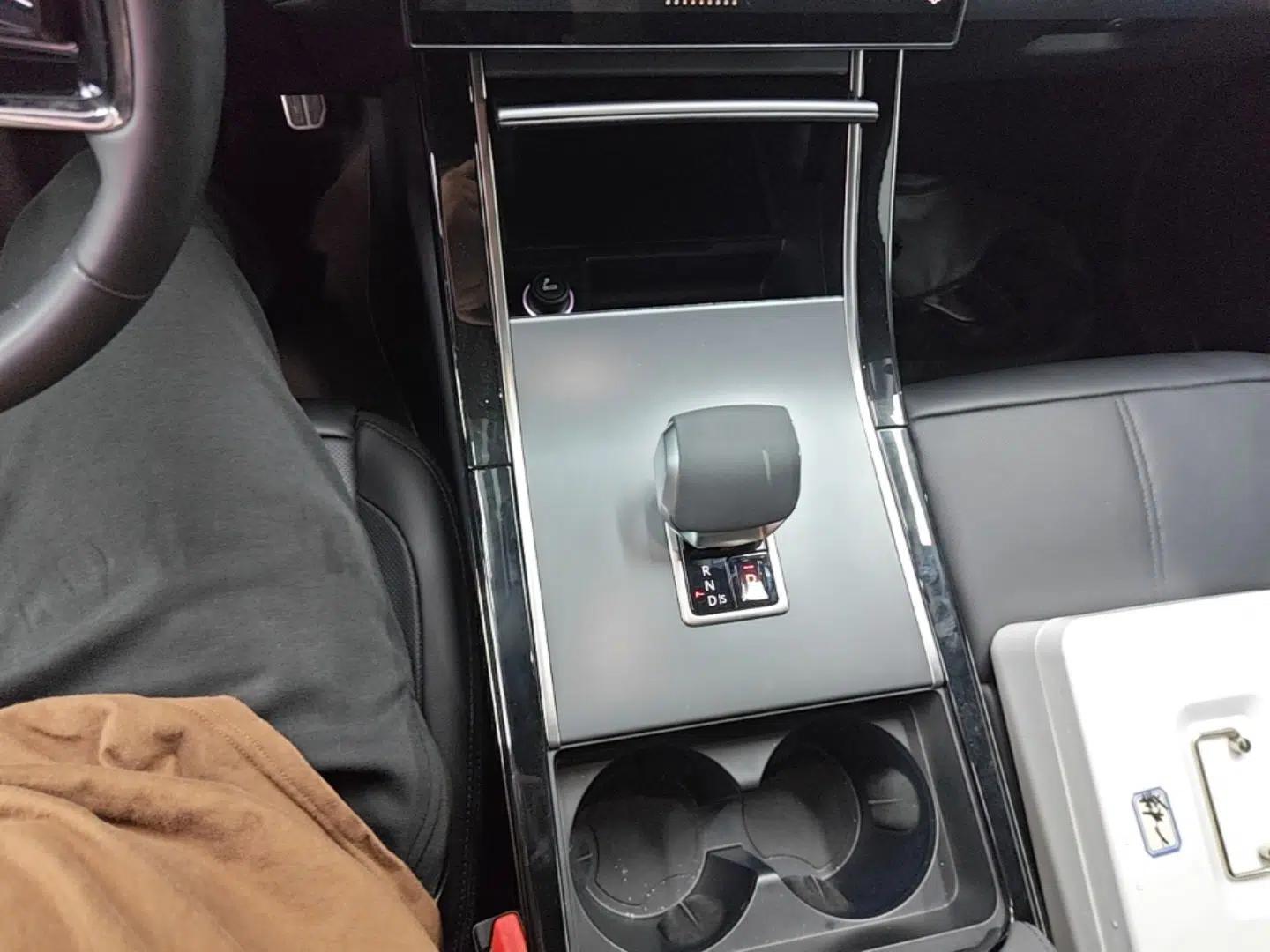 Land Rover Range Velar 2024 Dynamic SE — миниатюра 16