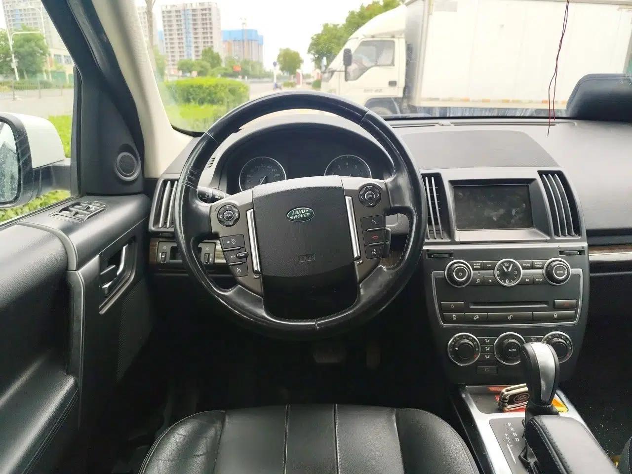 Land Rover Freelander 2 2013 2.0T Si4 SE Gasoline Edition — миниатюра 11