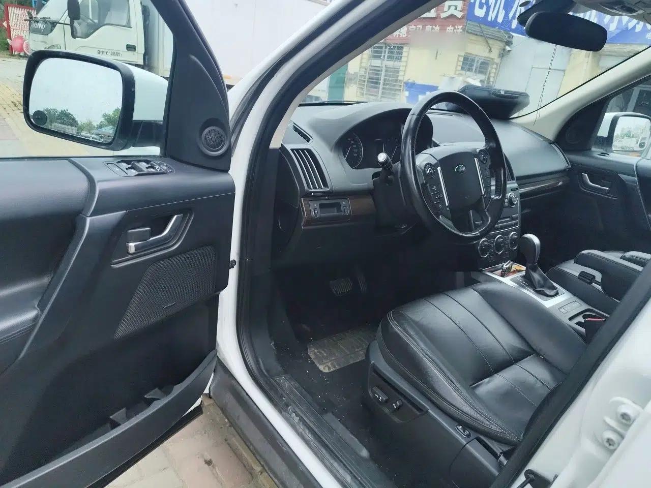 Land Rover Freelander 2 2013 2.0T Si4 SE Gasoline Edition — миниатюра 17