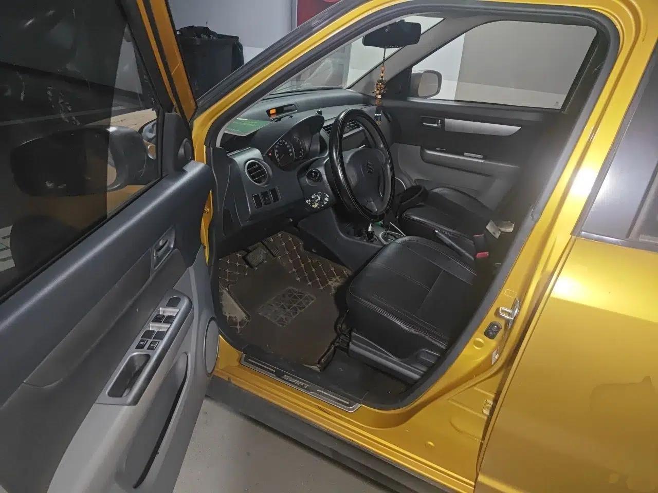 Suzuki Swift 2015 1.5L Automatic Limited Edition — миниатюра 17