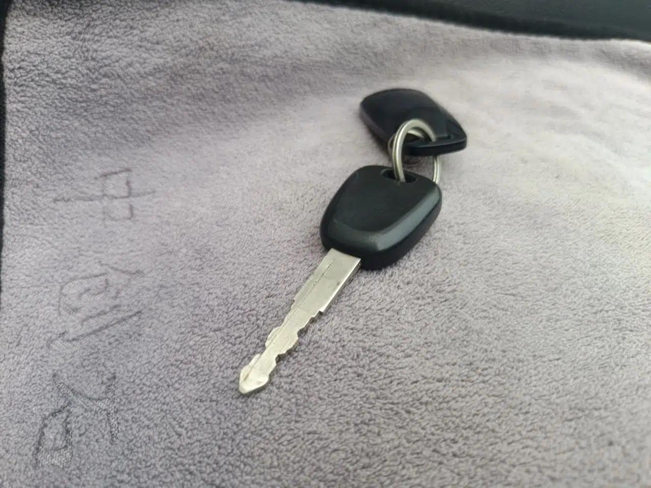 Suzuki Swift 2014 1.3L Manual Standard Edition — миниатюра 9