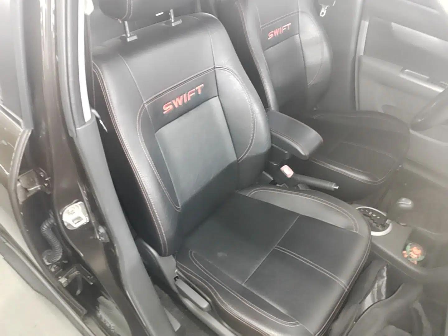 Suzuki Swift 2015 1.5L Automatic Limited Edition — миниатюра 23