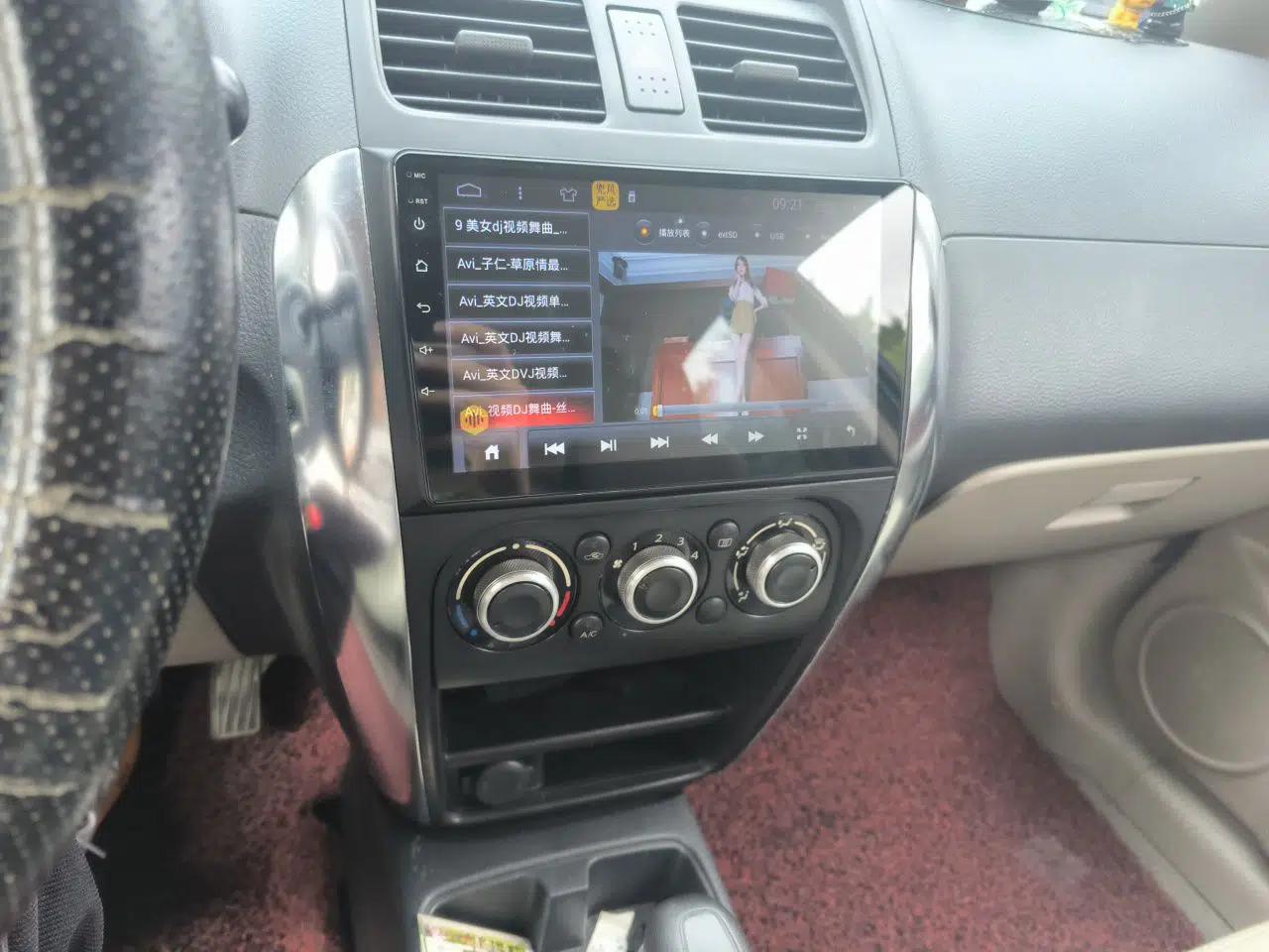 Suzuki SX4 2011 Revised Version 1.6L Automatic Comfort Edition — миниатюра 14