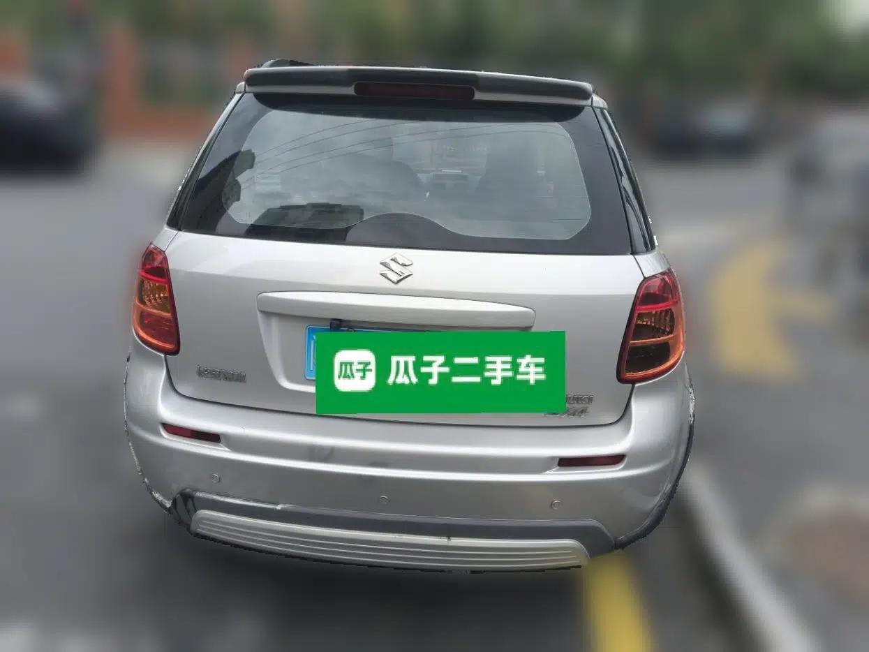 Suzuki SX4 2011 Revised Version 1.6L Automatic Comfort Edition — миниатюра 5