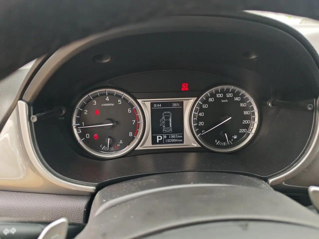 Suzuki Vitara 2016 1.4T Automatic Two-Wheel Drive Elite Model — миниатюра 12