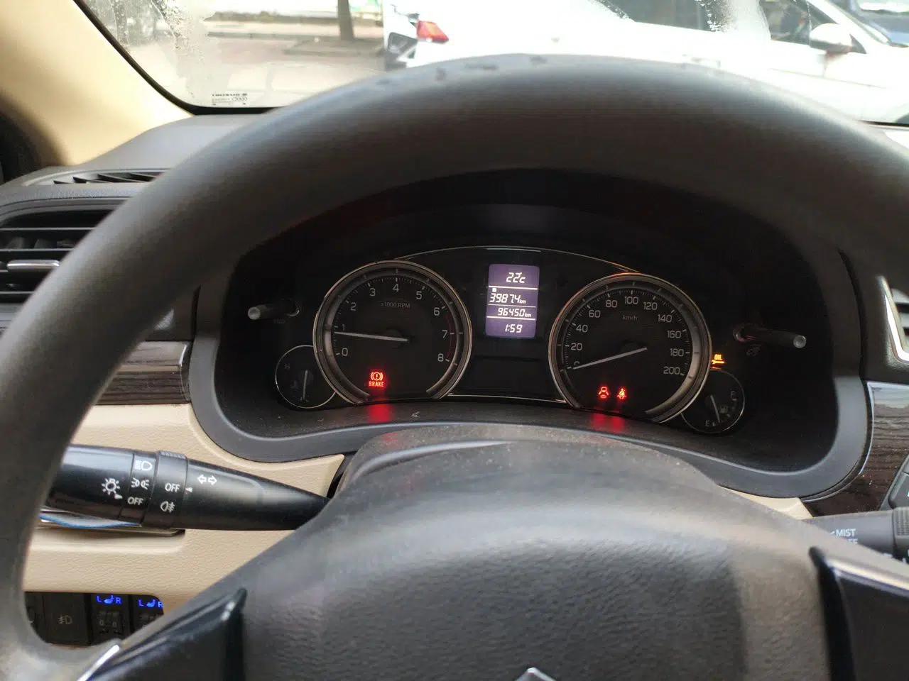 Suzuki Alivio 2015 1.6L Manual Comfort Model — миниатюра 12