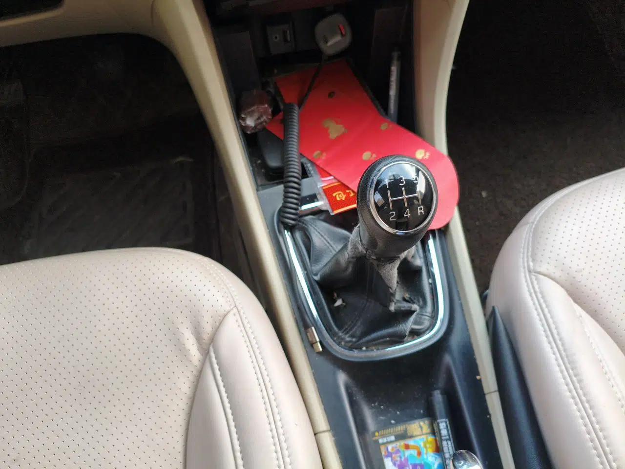Suzuki Alivio 2015 1.6L Manual Comfort Model — миниатюра 15