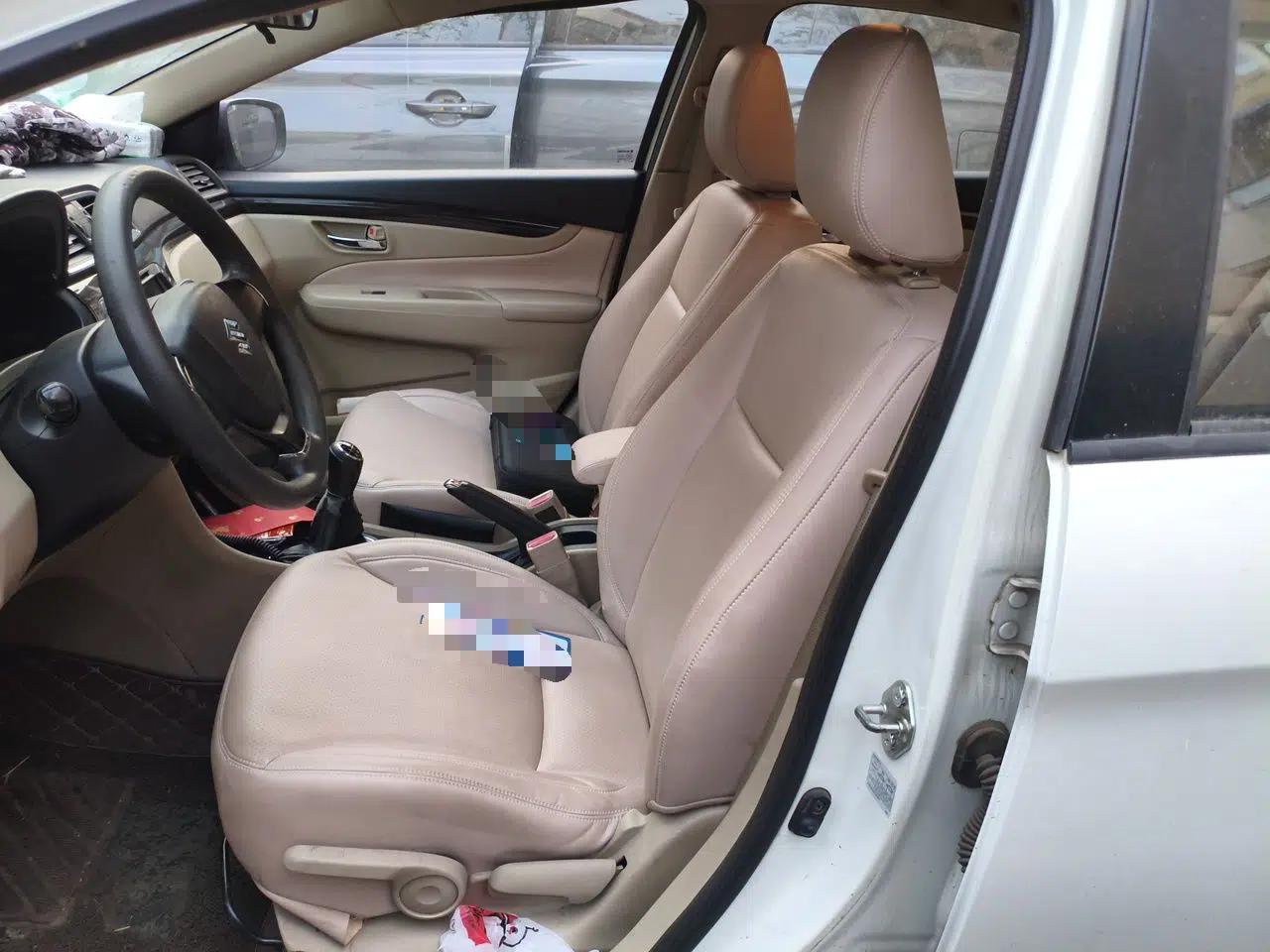 Suzuki Alivio 2015 1.6L Manual Comfort Model — миниатюра 16
