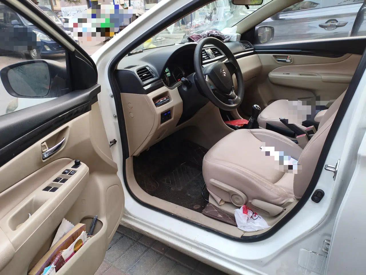 Suzuki Alivio 2015 1.6L Manual Comfort Model — миниатюра 17