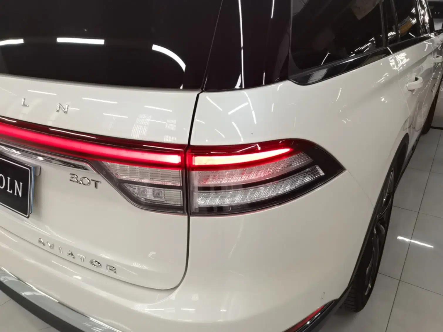Lincoln Aviator 2021 3.0T V6 All-Wheel-Drive Executive Edition — миниатюра 3