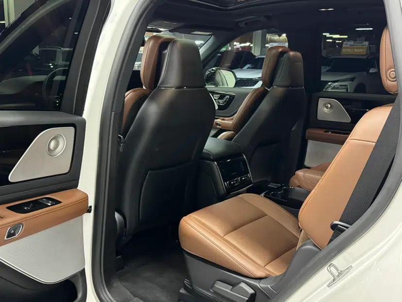Lincoln Aviator 2021 3.0T V6 All-Wheel-Drive Executive Edition — миниатюра 22