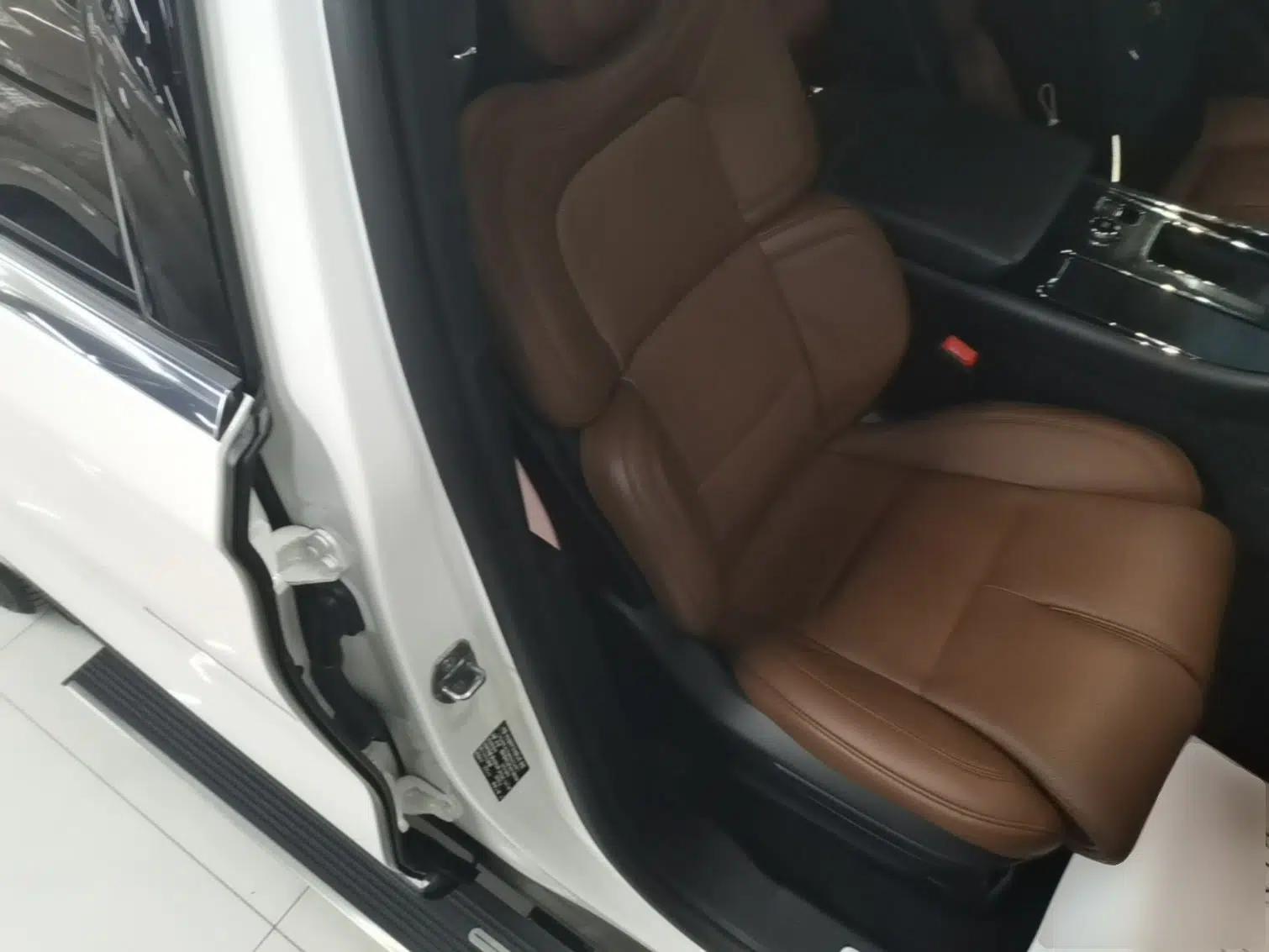 Lincoln Aviator 2021 3.0T V6 All-Wheel-Drive Executive Edition — миниатюра 24