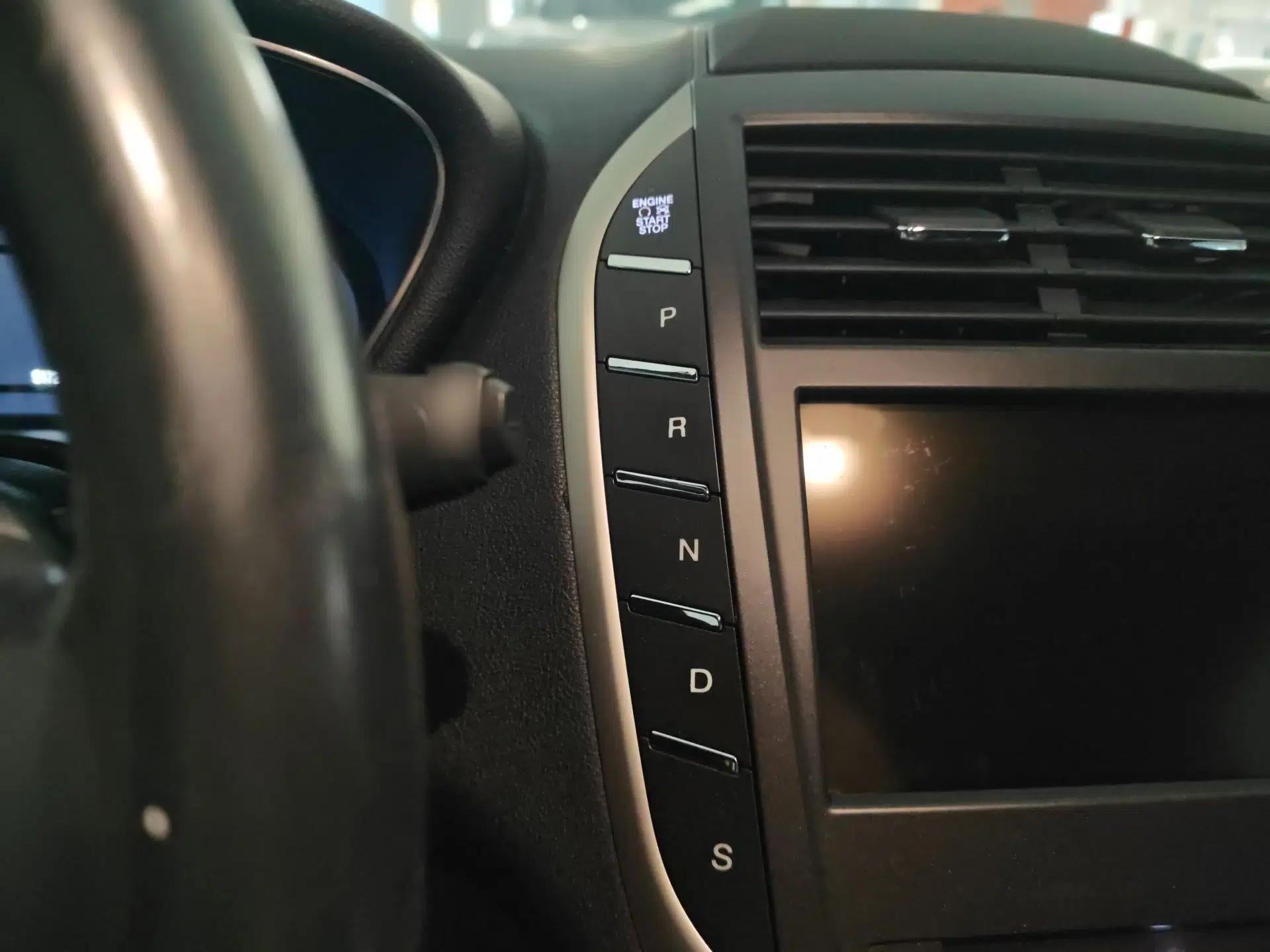 Lincoln MKC 2014 2.0T Two-Wheel Drive Deluxe Edition — миниатюра 14