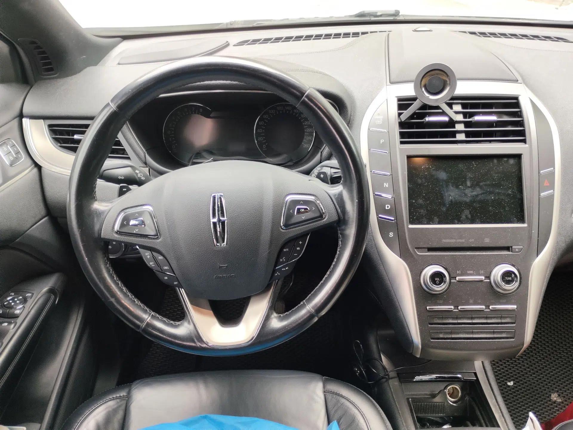 Lincoln MKC 2014 2.0T Two-Wheel Drive Deluxe Edition — миниатюра 9