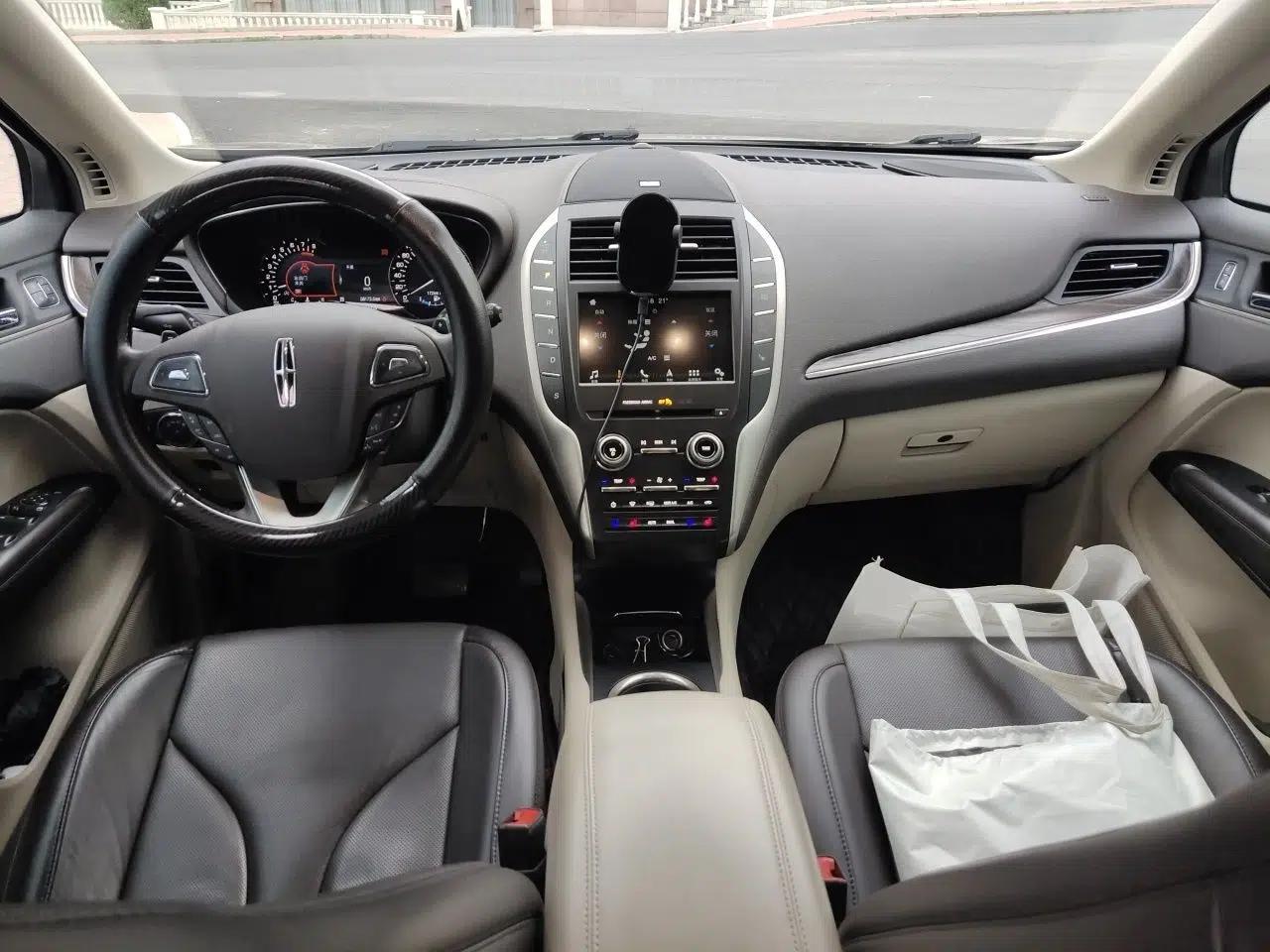 Lincoln MKC 2017 2.0T Two-Wheel-Drive Luxury Edition — миниатюра 10