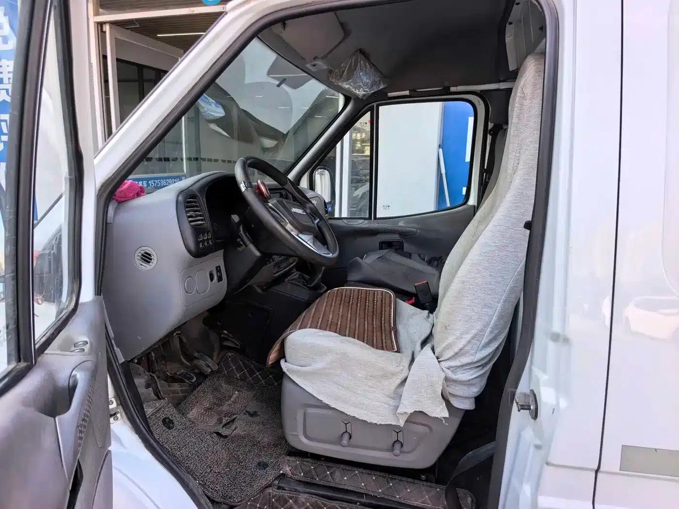 Teshun 2019 2.8T Commercial Vehicle Short Wheelbase Mid-Roof 3-Seater National VI JX493 — миниатюра 5