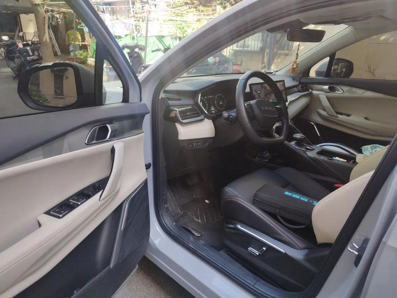 Lynk & Co 06 EM-P 2023 1.5T Remix PHEV Pro — миниатюра 17