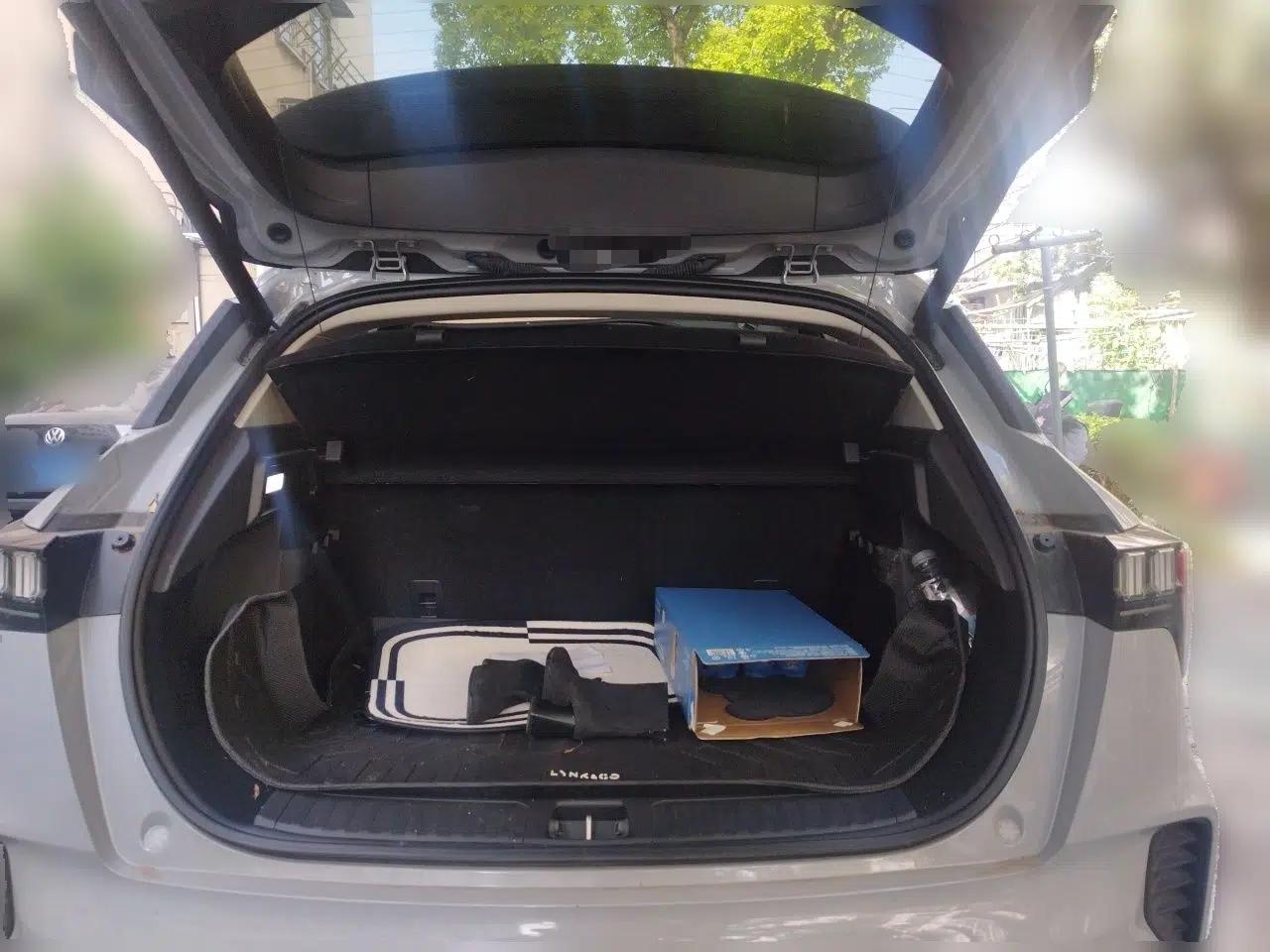 Lynk & Co 06 EM-P 2023 1.5T Remix PHEV Pro — миниатюра 20