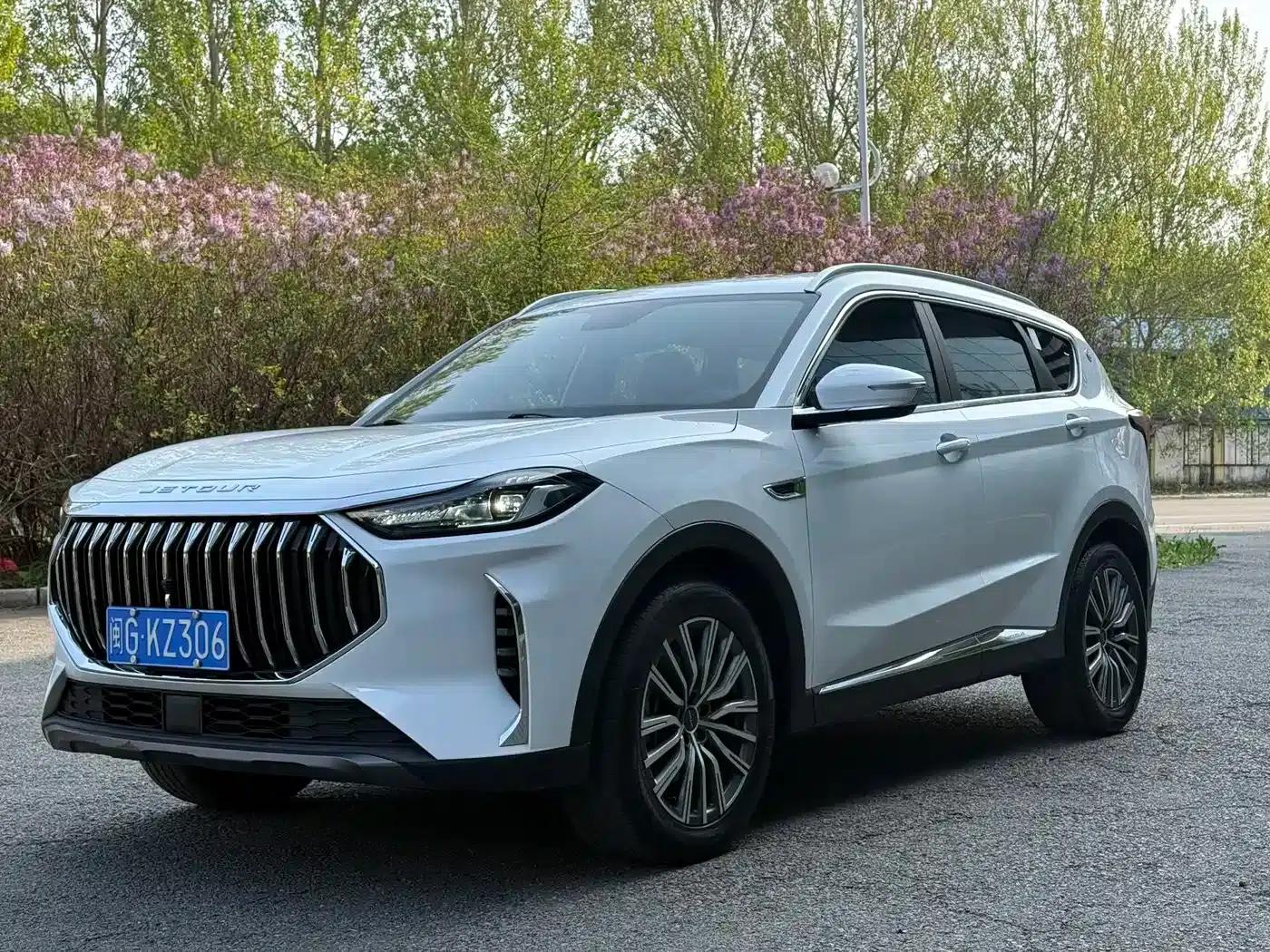 Jetour X70 PLUS 2023 1.5T DCT Warrior PLUS 7-seater — миниатюра 1