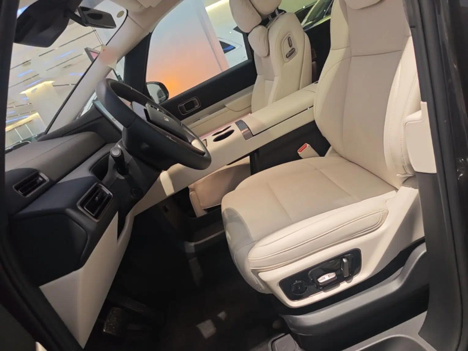 Li Auto MEGA 2025 Ultra Smart Refreshed Edition — миниатюра 18