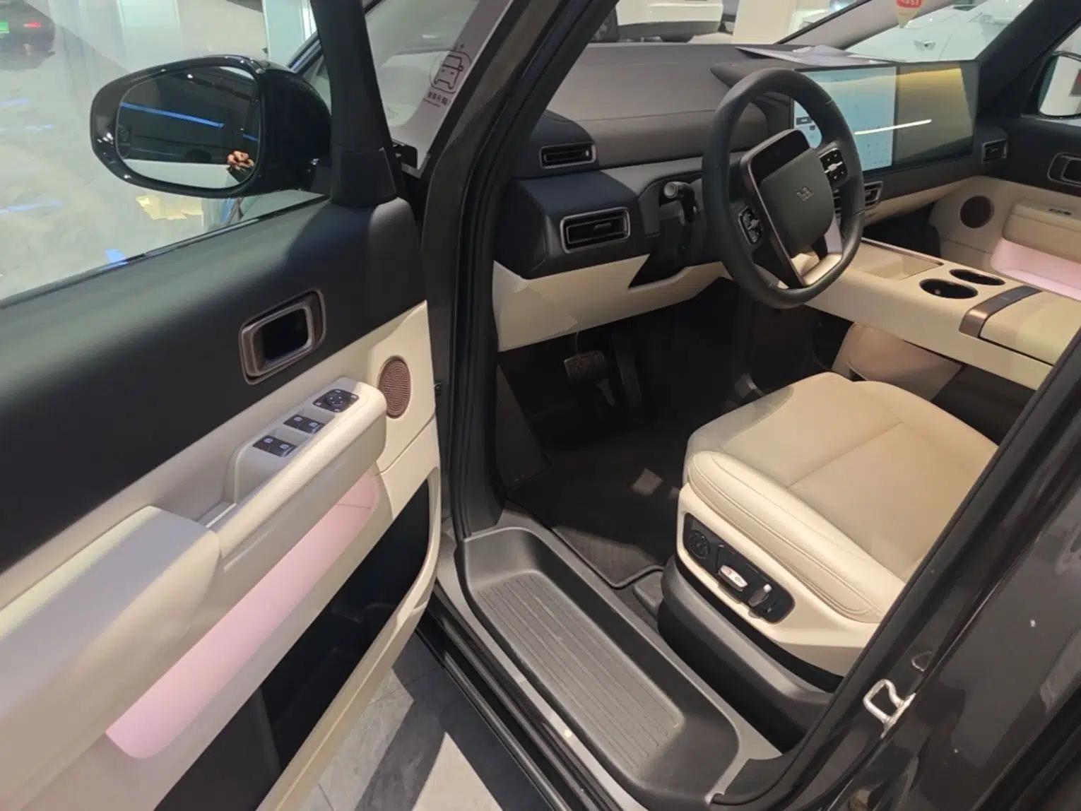 Li Auto MEGA 2025 Ultra Smart Refreshed Edition — миниатюра 19