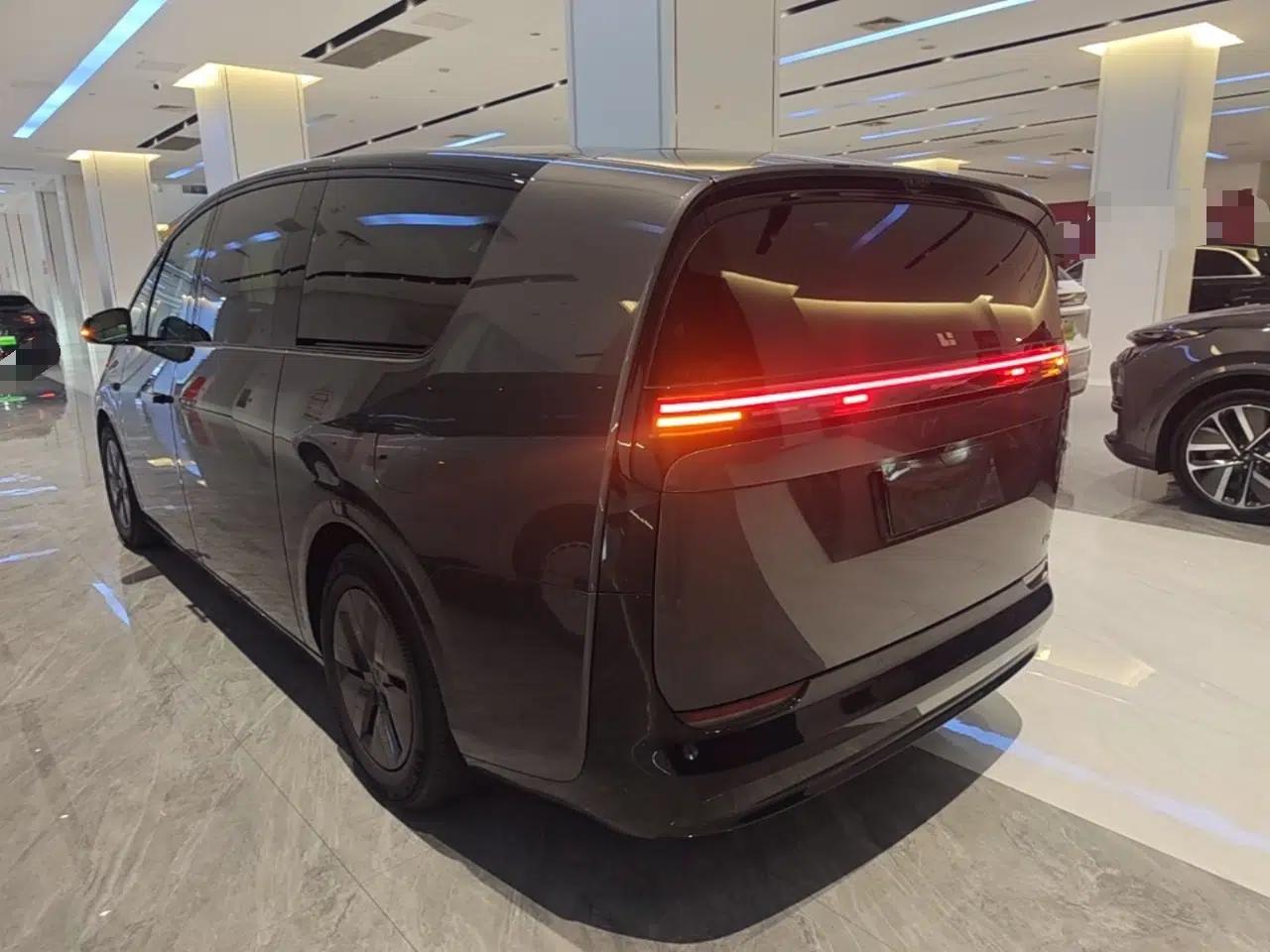 Li Auto MEGA 2025 Ultra Smart Refreshed Edition — миниатюра 4