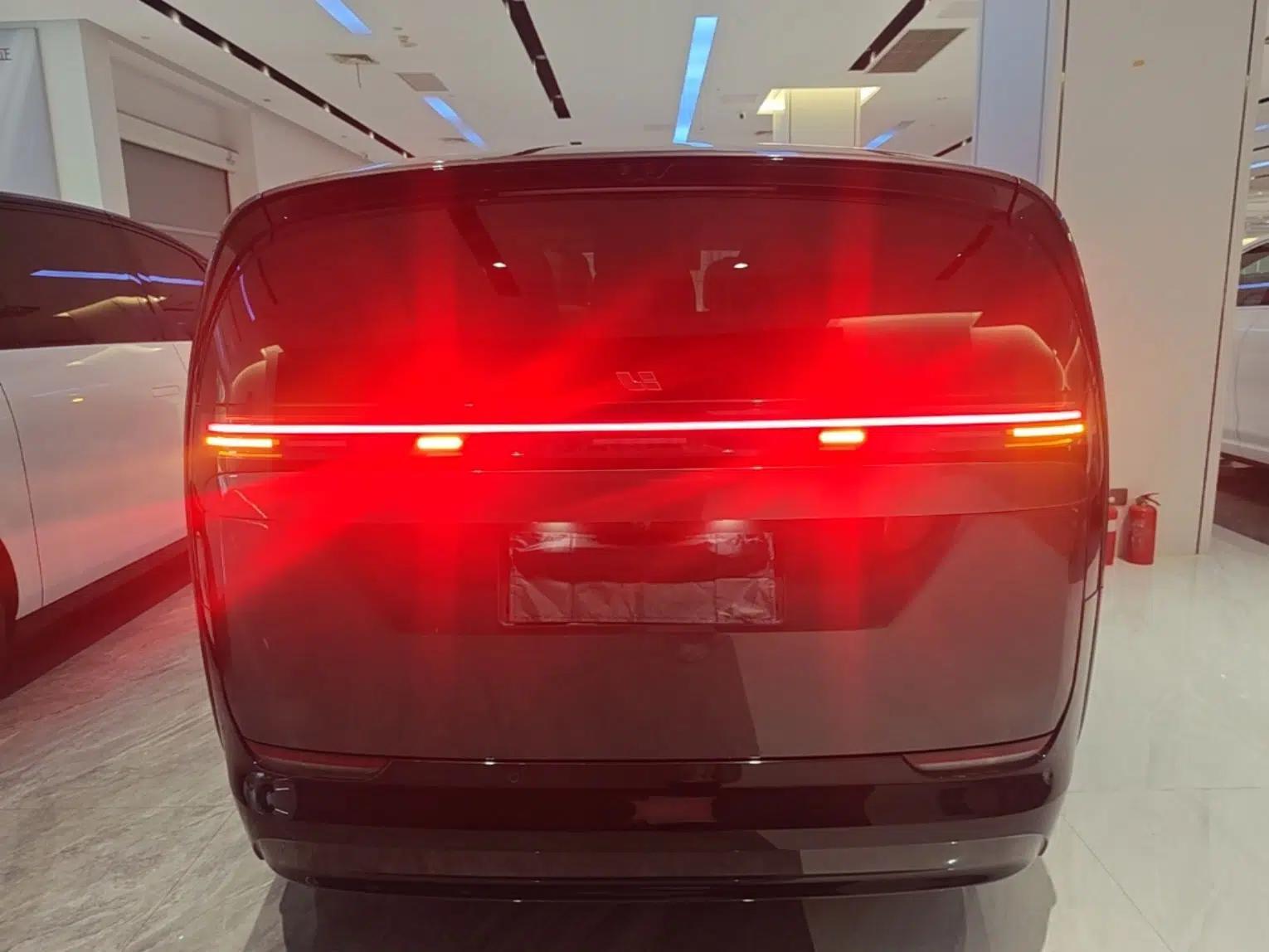 Li Auto MEGA 2025 Ultra Smart Refreshed Edition — миниатюра 5