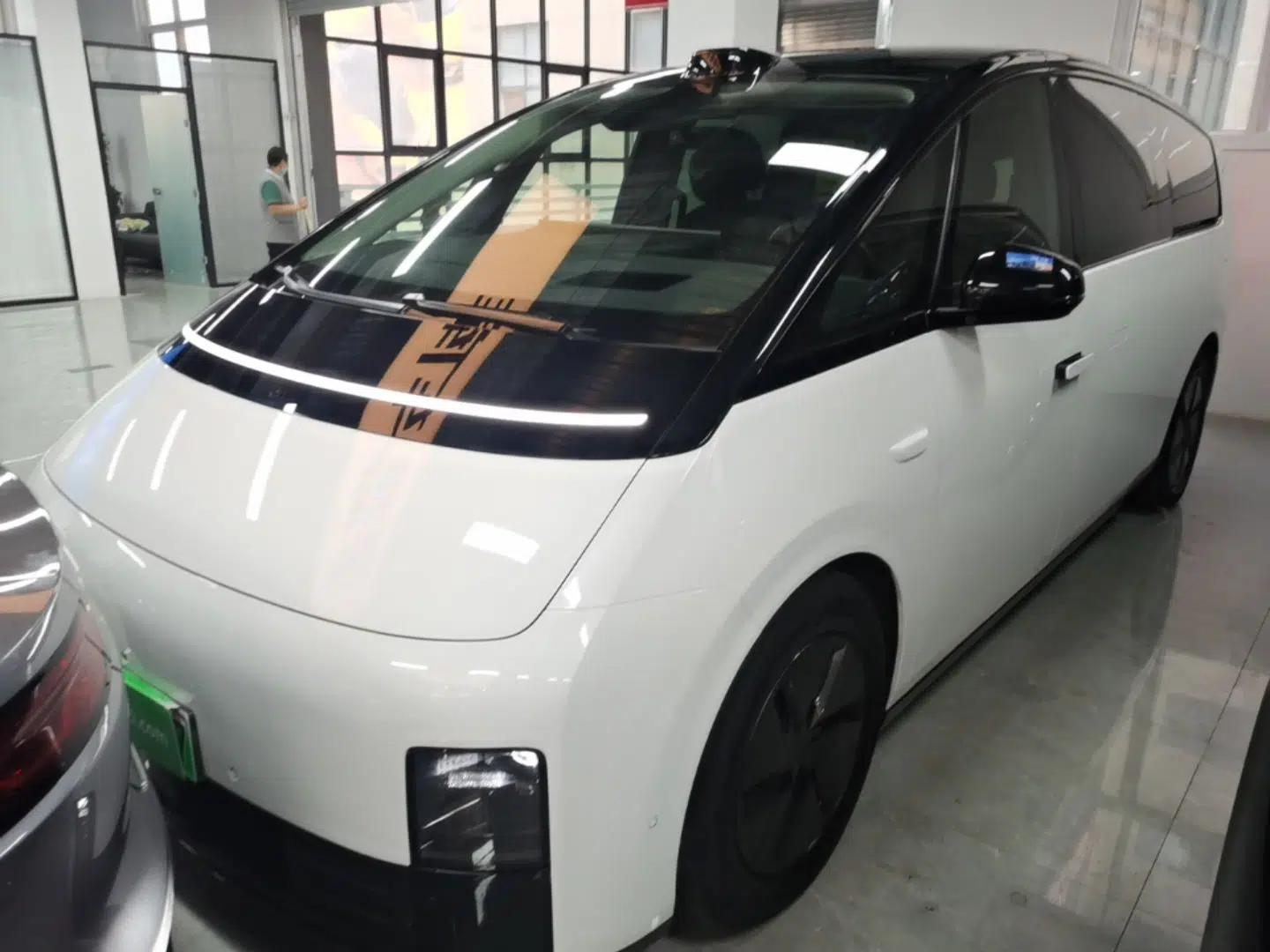 Li Auto MEGA 2024 Ultra Model — миниатюра 1