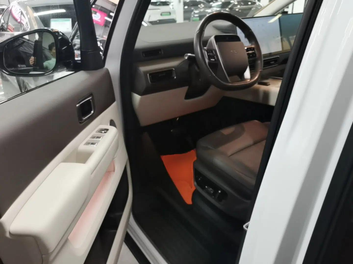 Li Auto MEGA 2024 Ultra Model — миниатюра 19
