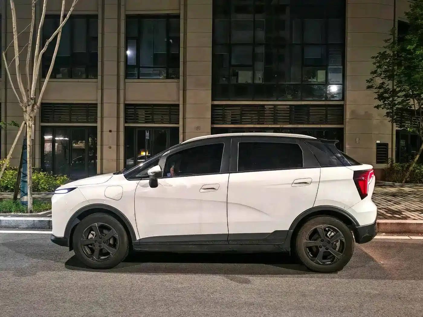 Geely Geometry E Firefly 2023 Model 401KM Linglong Tiger 5-Seater — миниатюра 2