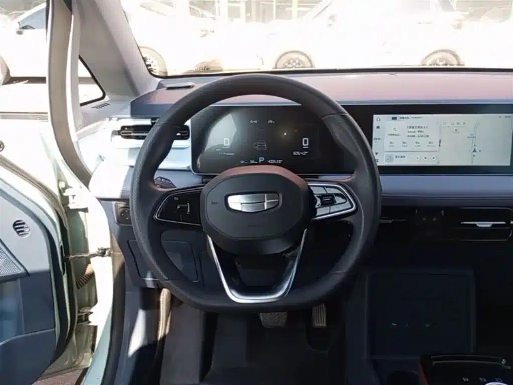 Geely Geometry E Firefly 2023 Model 320KM Cute Tiger 5-Seater — миниатюра 11