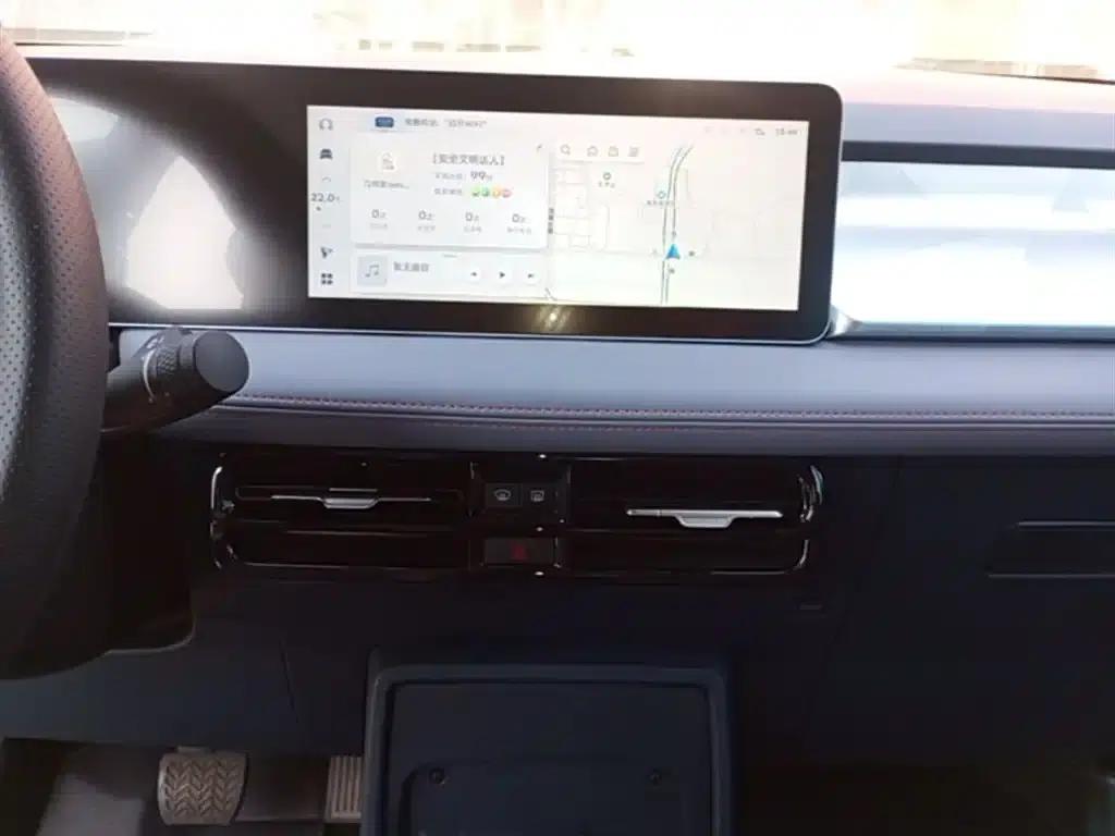 Geely Geometry E Firefly 2023 Model 320KM Cute Tiger 5-Seater — миниатюра 13