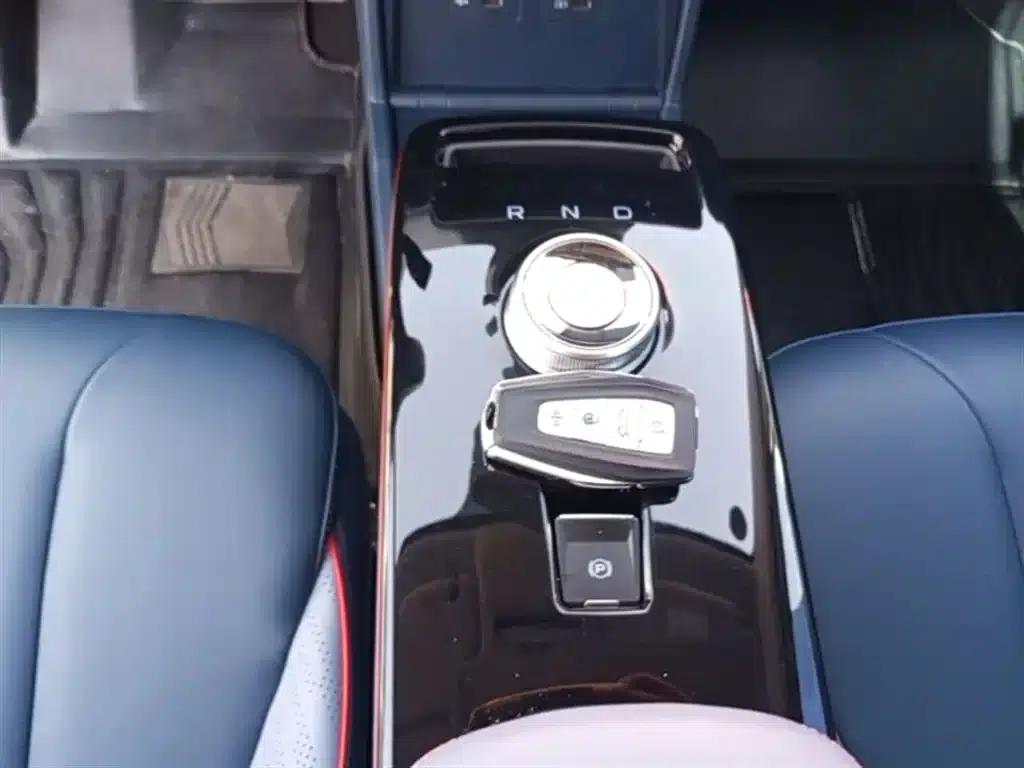 Geely Geometry E Firefly 2023 Model 320KM Cute Tiger 5-Seater — миниатюра 14
