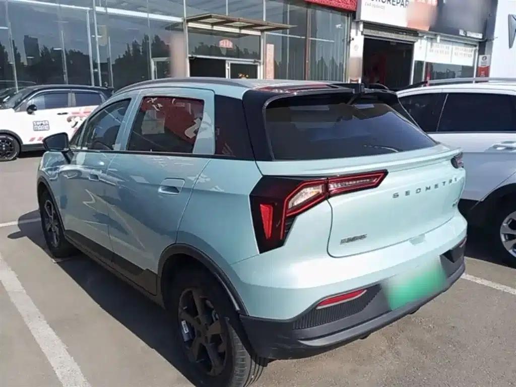 Geely Geometry E Firefly 2023 Model 320KM Cute Tiger 5-Seater — миниатюра 5