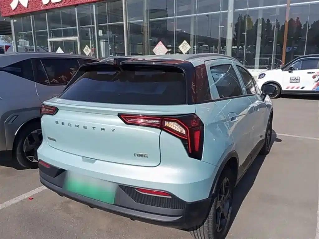 Geely Geometry E Firefly 2023 Model 320KM Cute Tiger 5-Seater — миниатюра 7