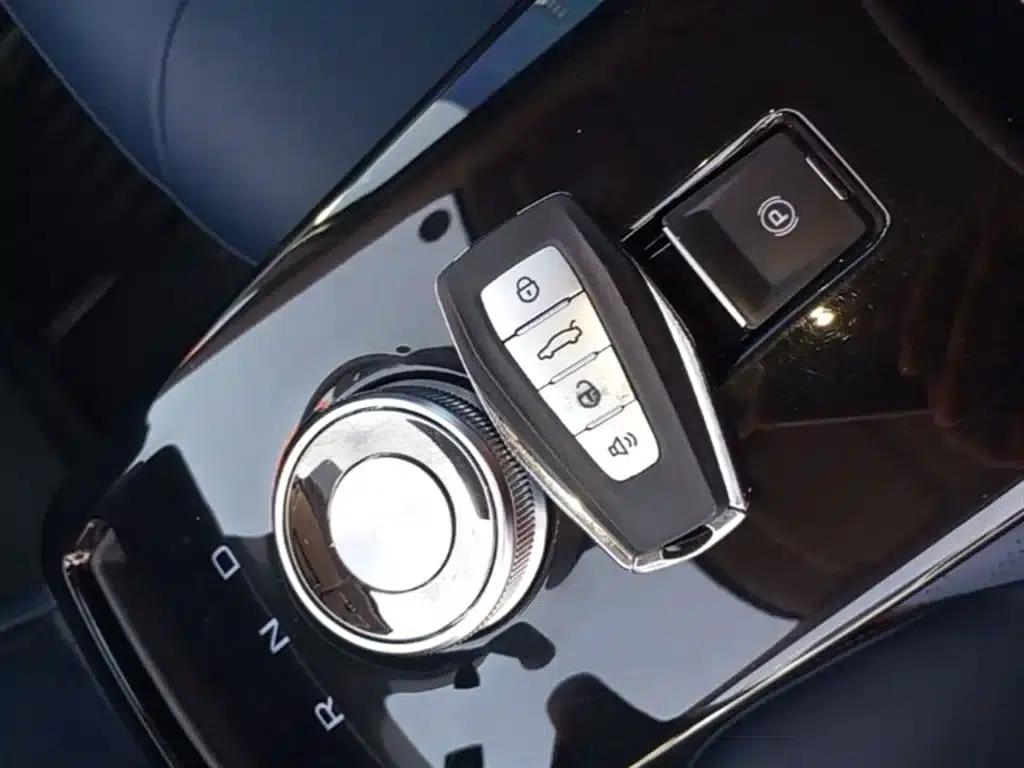 Geely Geometry E Firefly 2023 Model 320KM Cute Tiger 5-Seater — миниатюра 9