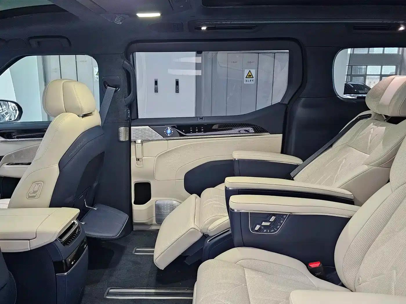 Extreme Krypton 009 2024 Model 7-Seat Aisle Edition 4WD 108kWh — миниатюра 17