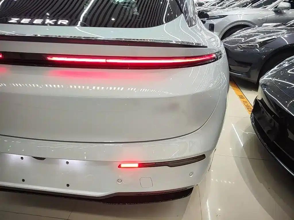 Jike 007GT 2025 Rear-Wheel Drive Intelligent Driving Edition 75kWh — миниатюра 8